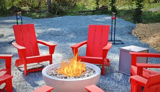 Fire Pit Hot Tub King Bed Grill Yoga Rm