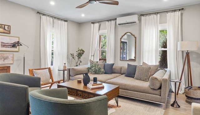 Fire Pit, Hot Tub, Sonos, & Spacious! Walk to Main Street, restaurants & brewery