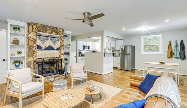Fire Pit & Music Lounge: Chic Home in Pegram