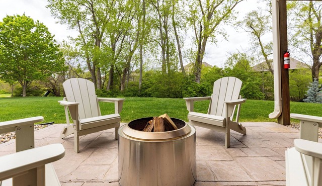 Fire pit, Outdoor Eating & Grill, Coffee Bar, King Bed, Home Gym, Sauna