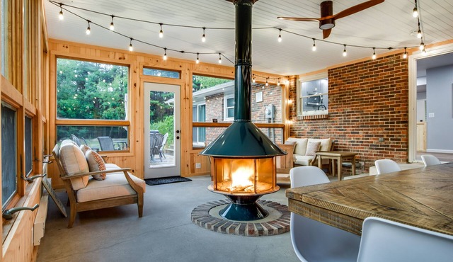 Fire Pit! Patio! Game Room! Hot Tub! Sun Room! Minutes to Baraboo & Dells