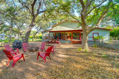 Fire Pit, Peaceful Porch! Family Cabin By Old Town