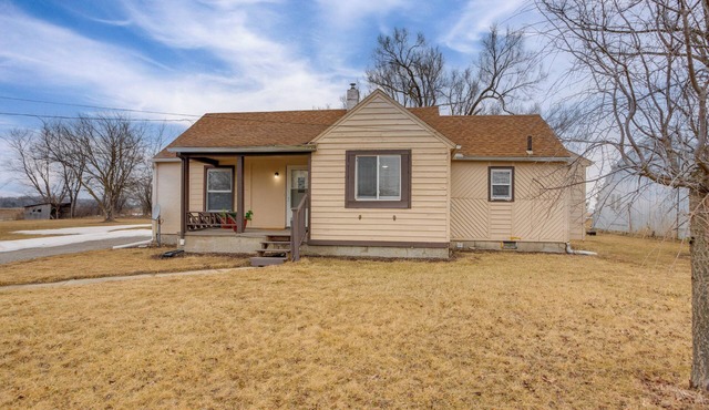 Fire Pit + Ping Pong: Rural Ottawa Lake Retreat!