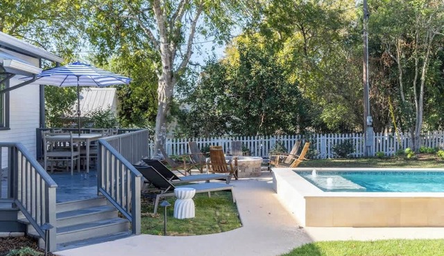 Fire Pit + Plunge Pool +Food Delivery in Round Top