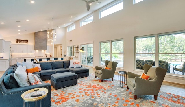 Fire Pit, Pool! Family Malakoff Gem on Cedar Creek