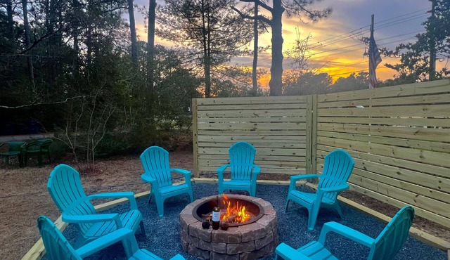 Fire Pit- Pool Table- 8 Beds- Midway House