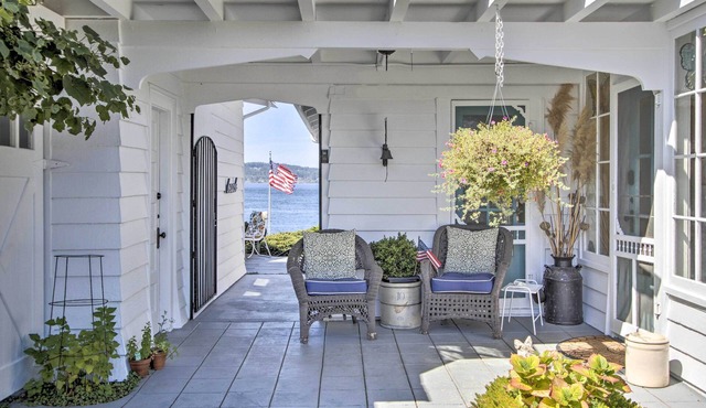 Fire Pit, Views & Beach Access: Waterfront Escape!