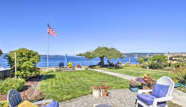 Fire Pit, Views & Beach Access: Waterfront Escape!