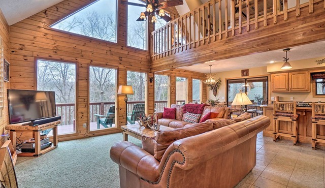 Fire Pit + Views: Family Cabin on Table Rock Lake