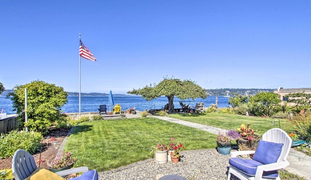Fire Pit, Views & Beach Access: Waterfront Escape!