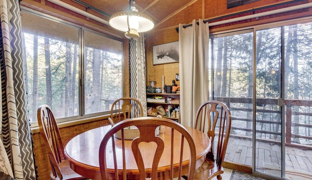 Fire Pit & Water Views! Woodsy Tygh Valley Retreat