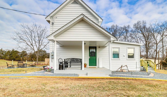 Fire Pits, Creek View: Historic Virginia Farmhouse