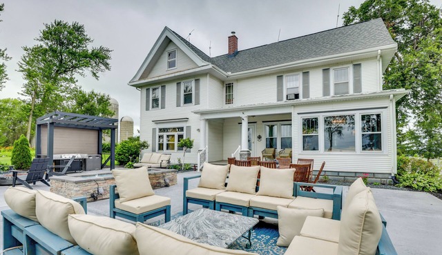 Fire Pits, Views & Yard: Luxe Mt Horeb Getaway!