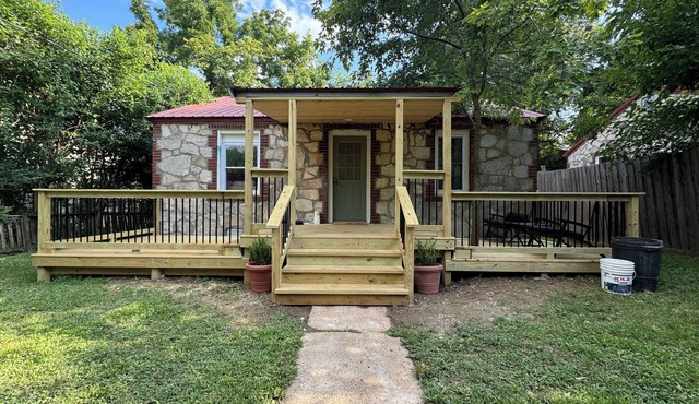 Fire Rock Cottage - Near Spring River - Fire Pit - Free Wood - Wifi