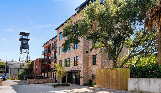 Fire Tower | 1BR Hideaway in Downtown CHS with TV!