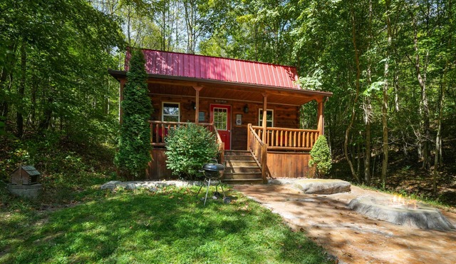 Fireflies Hollow | Romantic Pond Retreat, Hot Tub