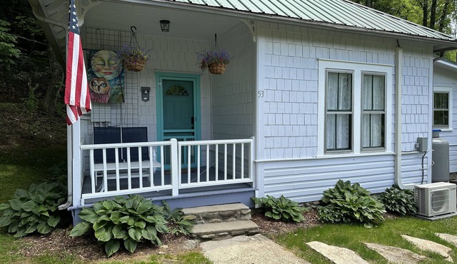 Firefly Cottage a historic getaway in Balsam, NC