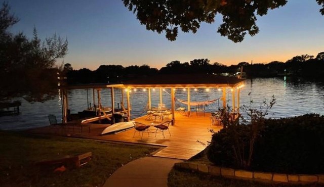 Firefly Cottage - Lakefront Cottage with Huge Dock on Quiet Cove