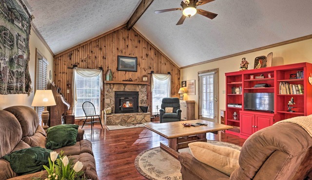 ‘Firefly Cove’ - 3 Mi to Parkway & National Park!