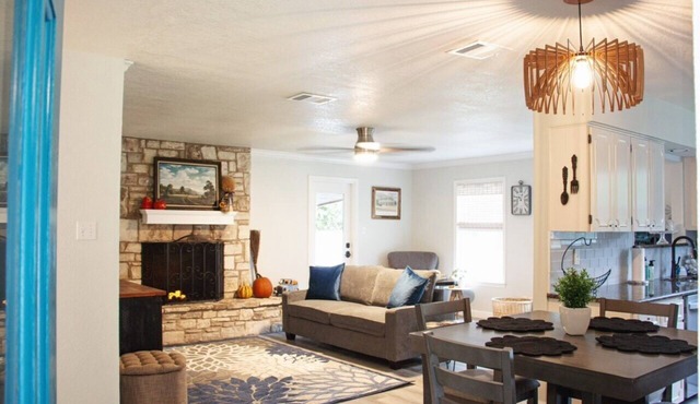 Firefly Flats, Boerne - Walk to Downtown