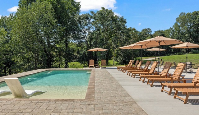 Firefly Hideaway: Glamping with Heated Pool