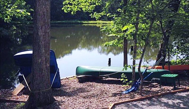 Firefly Inn lakefront family/pet friendly retreat. Book early!