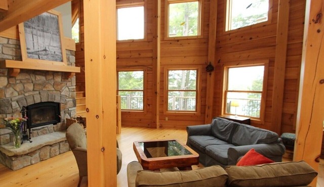 Firefly Lodge - remote BOAT-ACCESS waterfront log home