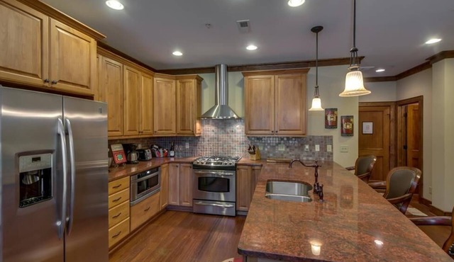 Firefly Retreat #202: Gated Community in Lake Lure | Views Of Lake; pool, boats & more!