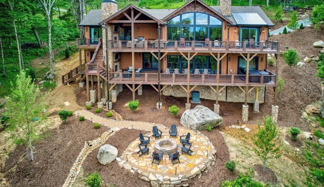 Firefly Springs at Eagles Nest - 2024 Luxury with 6 king suites, hot tub, views, pets