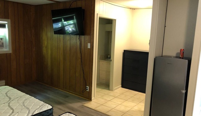 Firehouse lodge Walk out Deck unit 1 On 8 Acres, 10 min Walk To The Lake