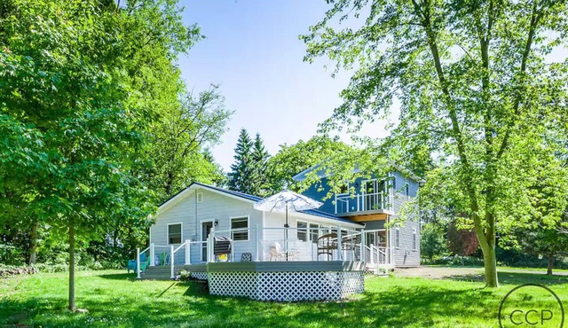 Firepit, Deck & Views | Stairs to Lake Michigan
