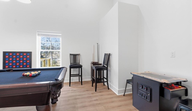 Firepit - Game Room - Dog Friendly - Fireplace