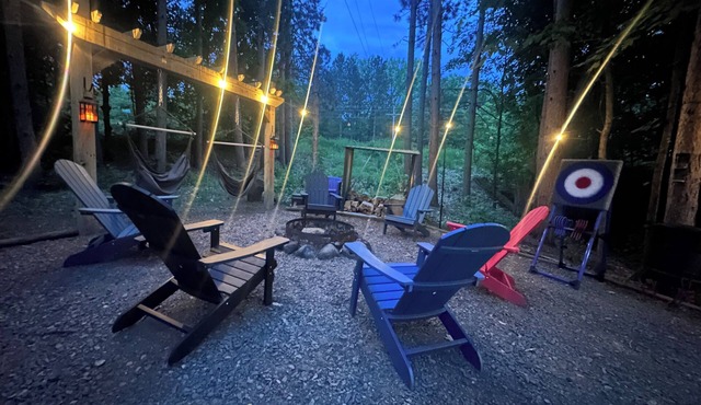 Firepit, Gazebo, Fiber Optic, 10 min Casino