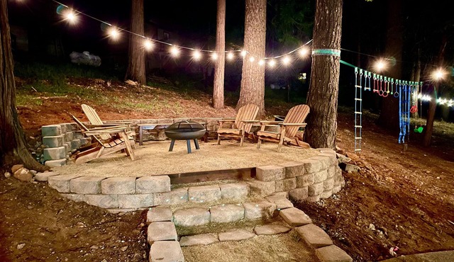 FirePit~Horseshoes~King Beds~Near Lake, Wine, Snow