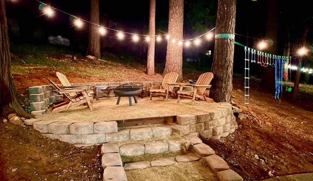 FirePit~Horseshoes~King Bed~Near Lake, Wine, Farms