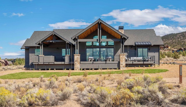 Firepit, Hot Tub & Scenic Views | Pioneer at Brasada Ranch Resort by AvantStay