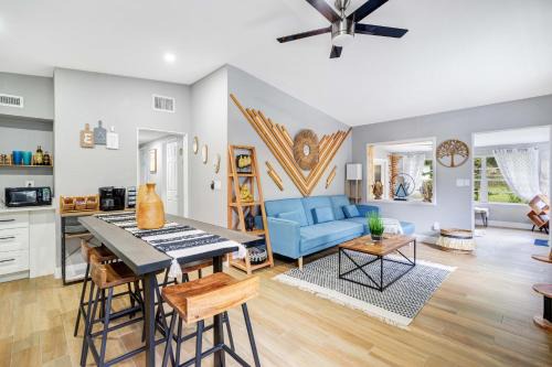 Fireplace and Lake View Just 10 Minutes to Downtown Near Parks