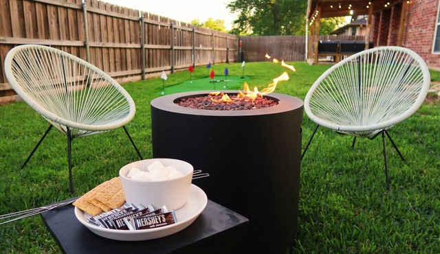 Fireplace - Kitchen - Game Room - Popcorn Bar