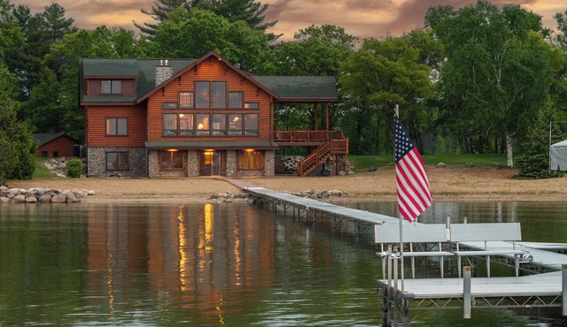 Fireplace, Pool Table, 8 Beds, Family Fun