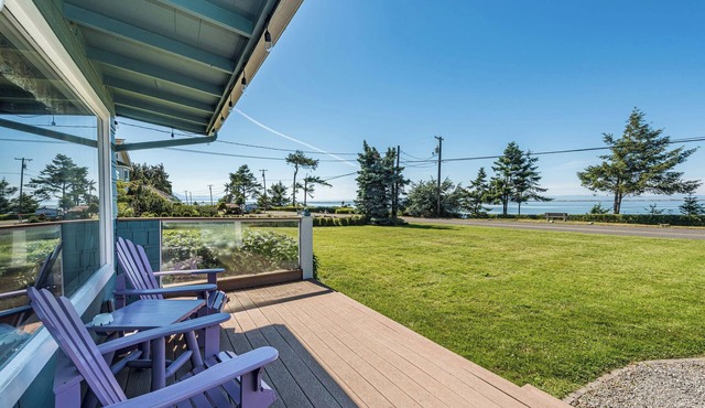 Fireplace Room - Water view, Jetted tub, King, Kitchen