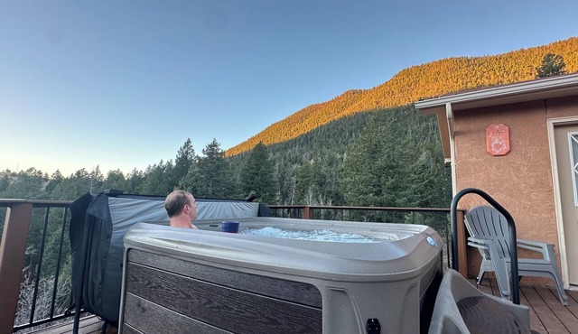 Fireplace, Hot Tub on Large Deck with Panoramic Views, 3BR + 3BA,
