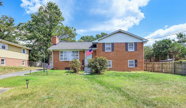 Fireplaces, Fire Pit & Family Fun: Alexandria Home