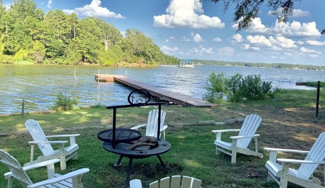 Fireside & Faith cozy getaway on Lake Bob Sandlin - sleeps 6