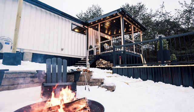 Fireside Fox . Hot Tub . Sauna . Movie Theater