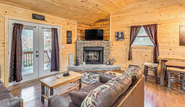 Fireside Gatherings: Smoky Mtn Cabin Hideaway!