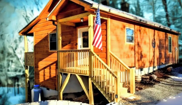 Fireside Haven: 2BR/2BA, Arcade, Smokies Views, Near Town