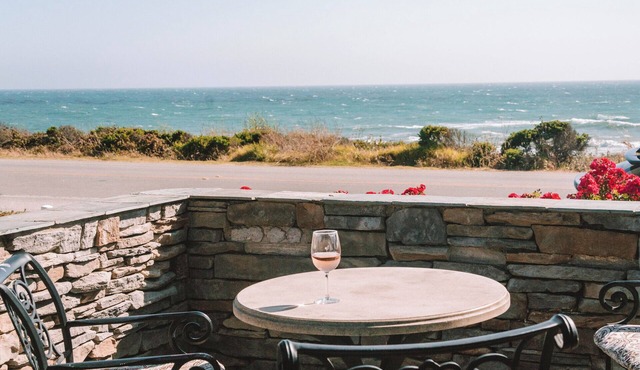 Fireside Inn on Moonstone Beach