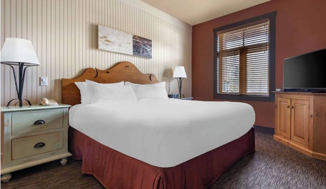 Fireside Mountain Retreat w/Hot Tubs & Balcony l Near Blue Mountain Village
