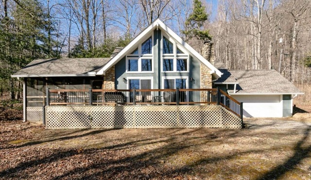Fireside Retreat - Hot Tub, WiFi