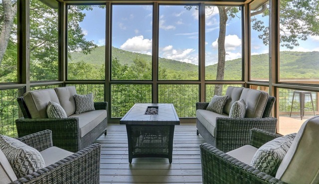 Fireside Sips, Soothing Hot Tub Soaks, Hiking Trails, Lakeside Dining & Scenic Golf - Field of Stars